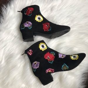 Betsey Johnson Twiggy Boots Embroidered Size 6